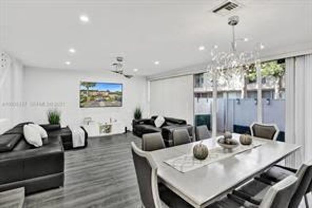 833 NW 81st Avenue 4, Plantation, FL 33324