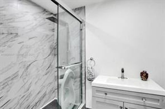 833 NW 81st Avenue 4, Plantation, FL 33324