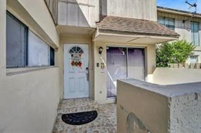 833 NW 81st Avenue 4, Plantation, FL 33324