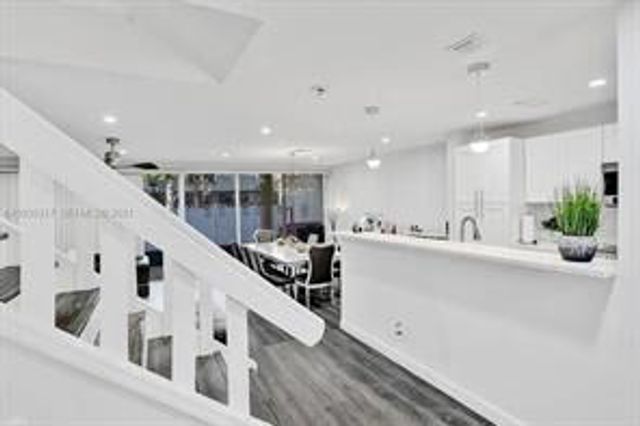 833 NW 81st Avenue 4, Plantation, FL 33324