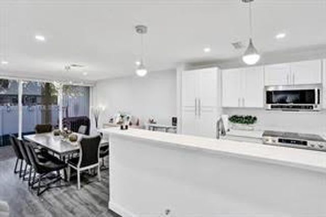 833 NW 81st Avenue 4, Plantation, FL 33324