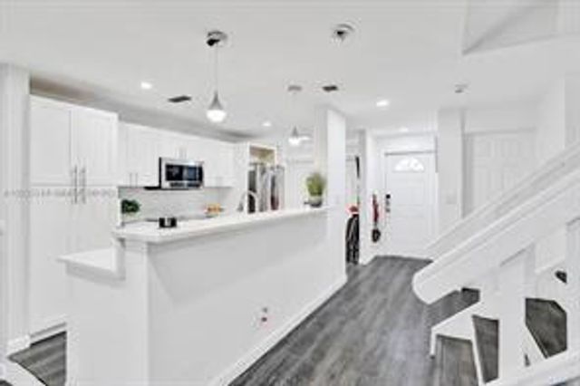 833 NW 81st Avenue 4, Plantation, FL 33324