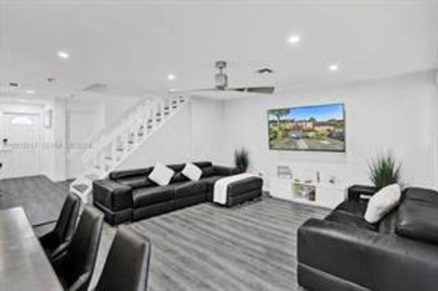 833 NW 81st Avenue 4, Plantation, FL 33324