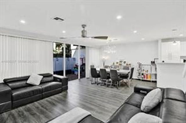 833 NW 81st Avenue 4, Plantation, FL 33324