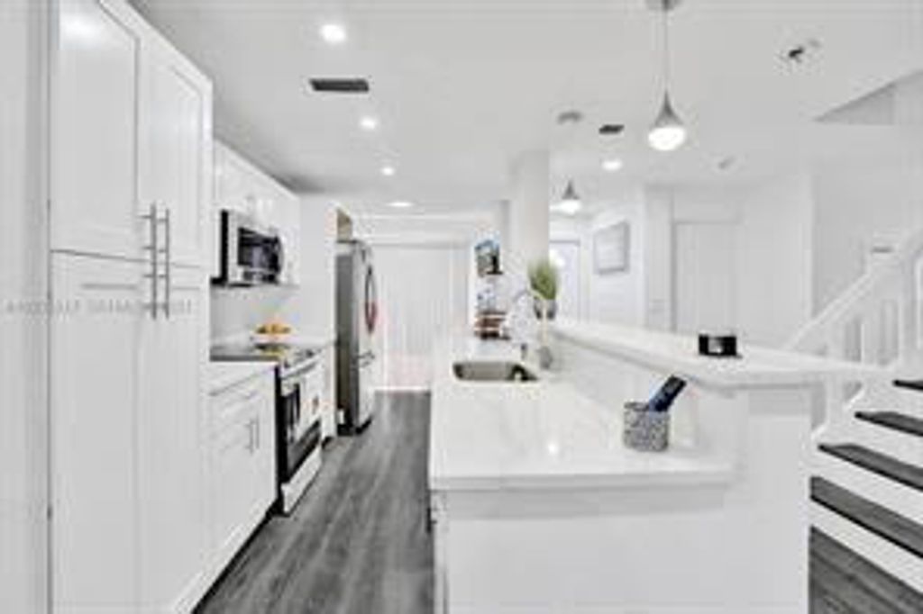 833 NW 81st Avenue 4, Plantation, FL 33324