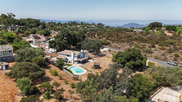 2129 Avenida Del Cielo, Alpine, CA 91901