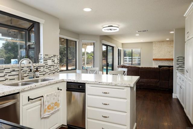 2129 Avenida Del Cielo, Alpine, CA 91901