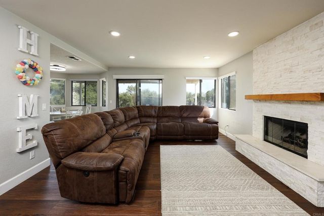 2129 Avenida Del Cielo, Alpine, CA 91901