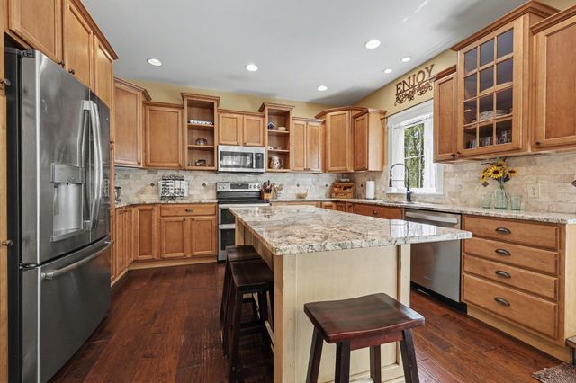 7903 Meadowood Drive, Hudsonville, MI 49426