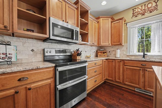 7903 Meadowood Drive, Hudsonville, MI 49426