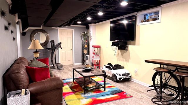 738 W Margaret Lane, Pontiac, MI 48341