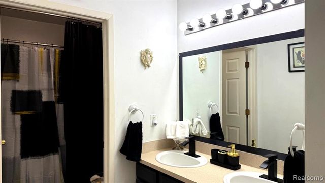 738 W Margaret Lane, Pontiac, MI 48341