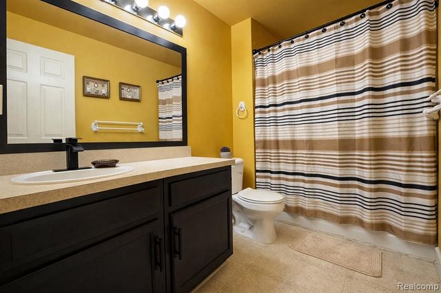 738 W Margaret Lane, Pontiac, MI 48341