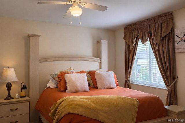 738 W Margaret Lane, Pontiac, MI 48341