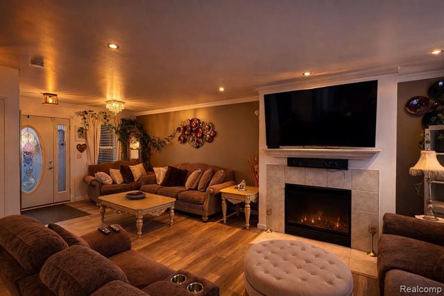 738 W Margaret Lane, Pontiac, MI 48341