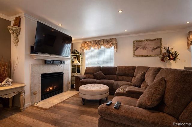 738 W Margaret Lane, Pontiac, MI 48341