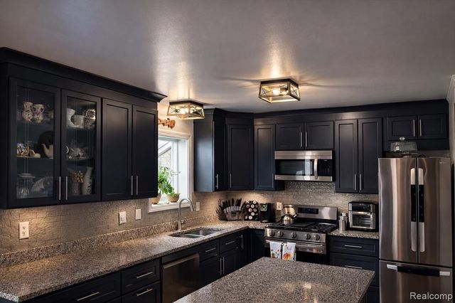 738 W Margaret Lane, Pontiac, MI 48341