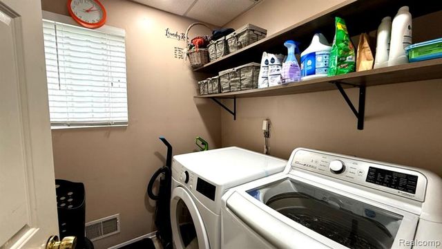 738 W Margaret Lane, Pontiac, MI 48341