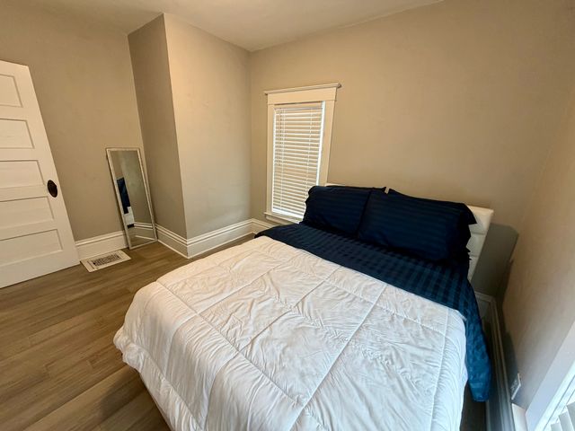 500 Barrett Street, Elgin, IL 60120