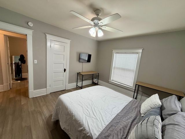 500 Barrett Street, Elgin, IL 60120