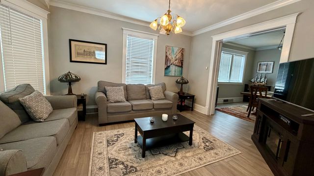 500 Barrett Street, Elgin, IL 60120