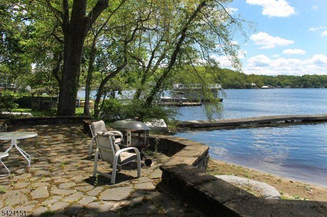 221 S New Jersey Ave, Jefferson Twp., NJ 07849