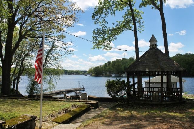 221 S New Jersey Ave, Jefferson Twp., NJ 07849