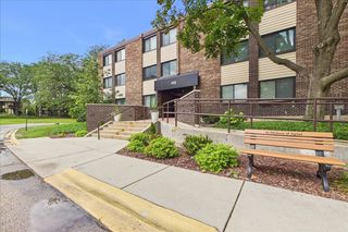 450 Raintree Court 2K, Glen Ellyn, IL 60137