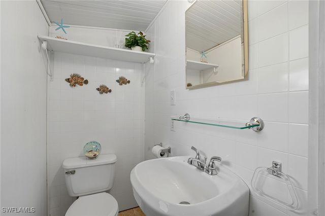 37 Bass LN, Naples, FL 34114