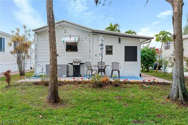 37 Bass LN, Naples, FL 34114