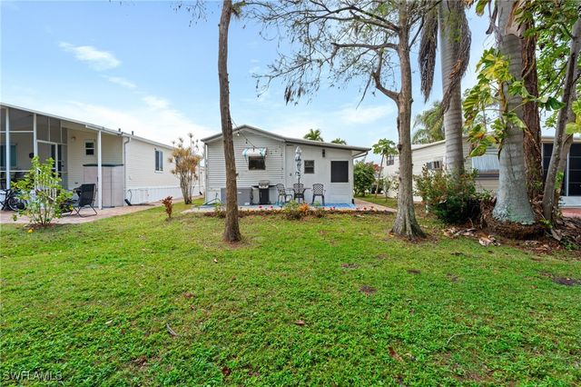 37 Bass LN, Naples, FL 34114