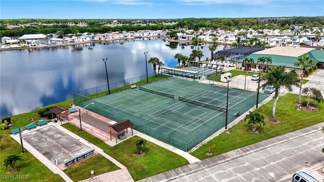 37 Bass LN, Naples, FL 34114