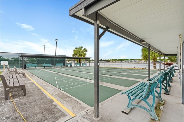 37 Bass LN, Naples, FL 34114