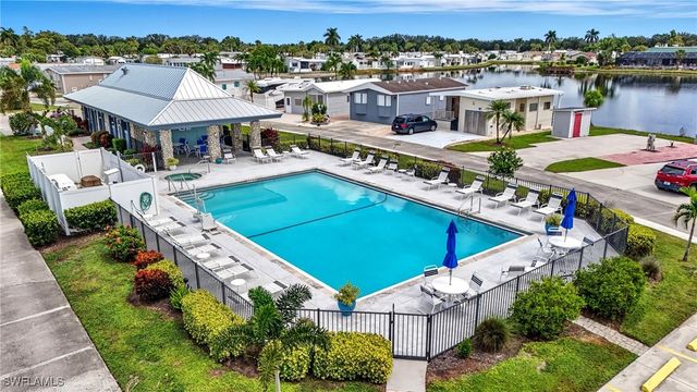 37 Bass LN, Naples, FL 34114