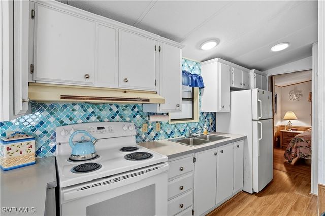 37 Bass LN, Naples, FL 34114