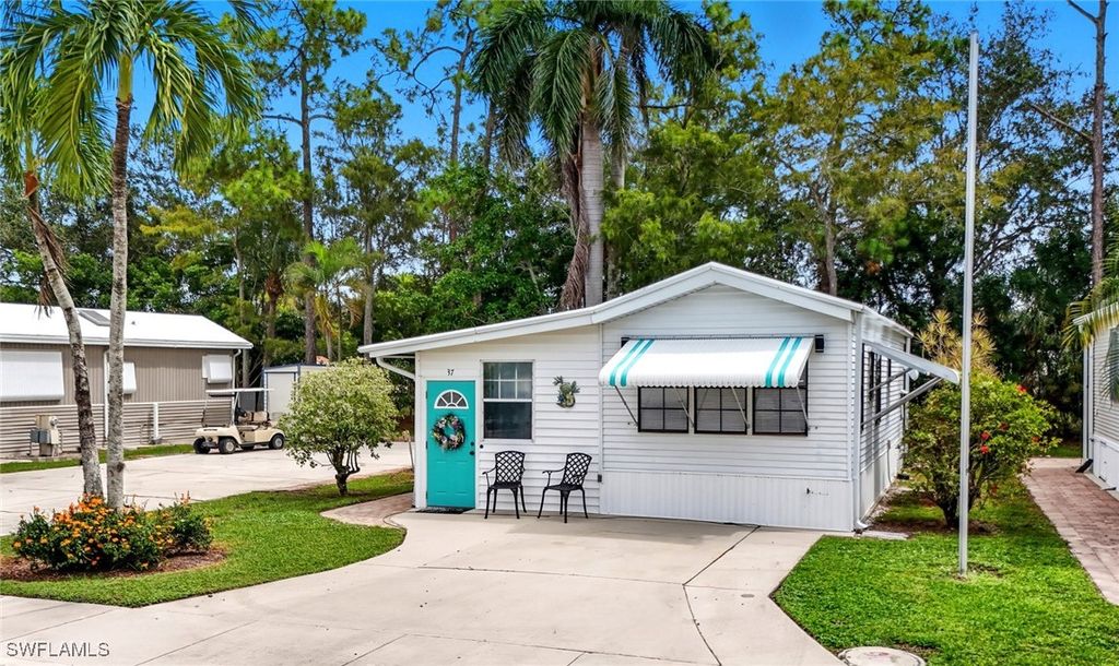 37 Bass LN, Naples, FL 34114