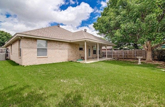 316 Angela Drive, Burleson, TX 76028