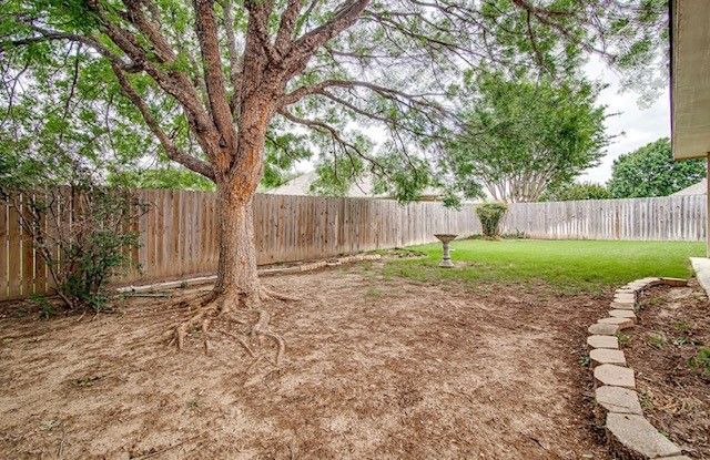 316 Angela Drive, Burleson, TX 76028