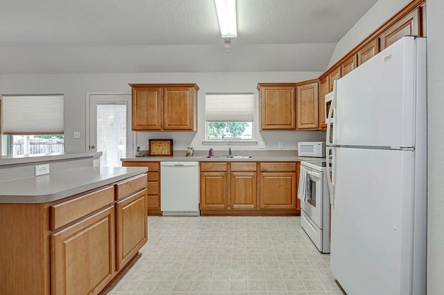 316 Angela Drive, Burleson, TX 76028