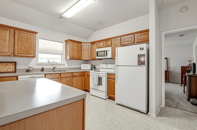 316 Angela Drive, Burleson, TX 76028