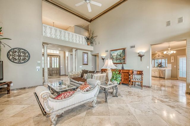 2589 W Lake Van Ness Circle, Fresno, CA 93711