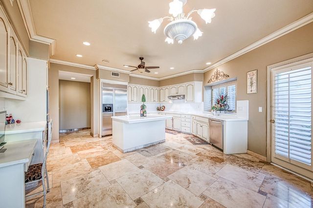 2589 W Lake Van Ness Circle, Fresno, CA 93711