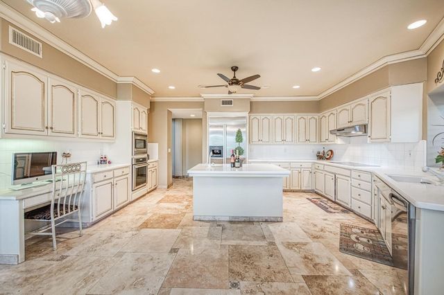 2589 W Lake Van Ness Circle, Fresno, CA 93711