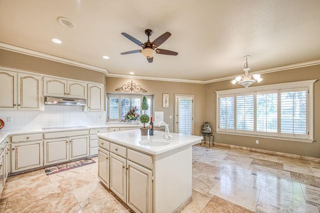 2589 W Lake Van Ness Circle, Fresno, CA 93711