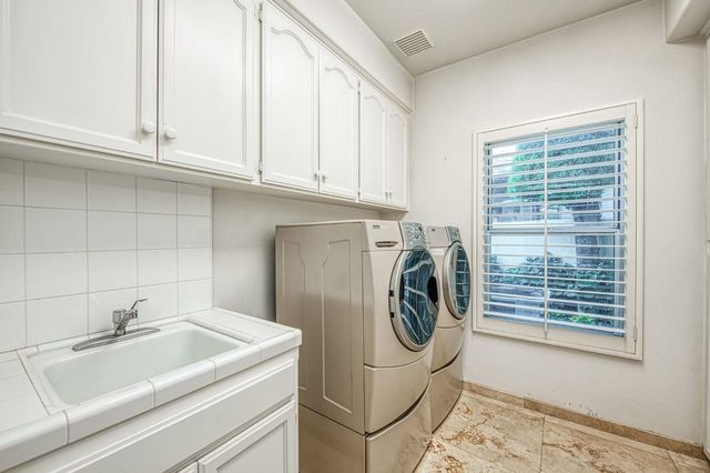 2589 W Lake Van Ness Circle, Fresno, CA 93711