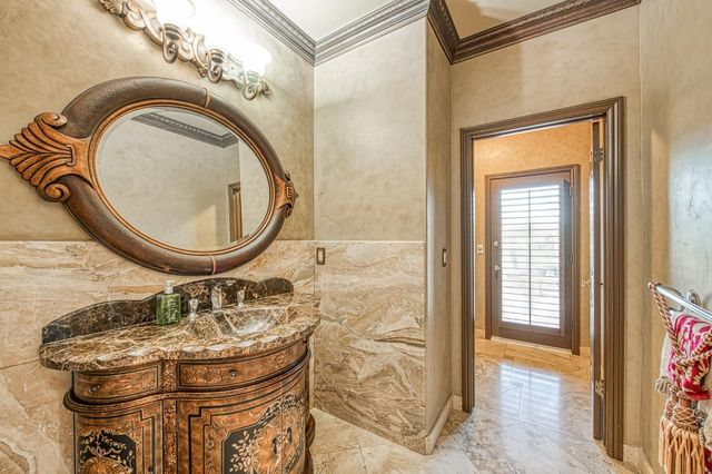 2589 W Lake Van Ness Circle, Fresno, CA 93711