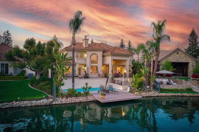 2589 W Lake Van Ness Circle, Fresno, CA 93711