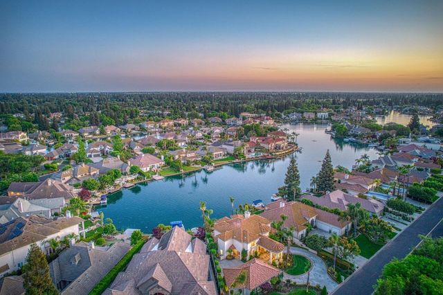 2589 W Lake Van Ness Circle, Fresno, CA 93711