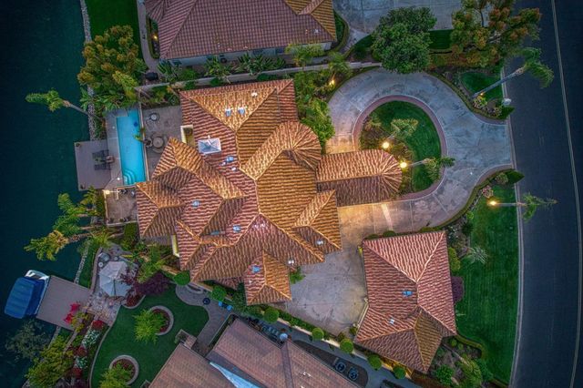 2589 W Lake Van Ness Circle, Fresno, CA 93711