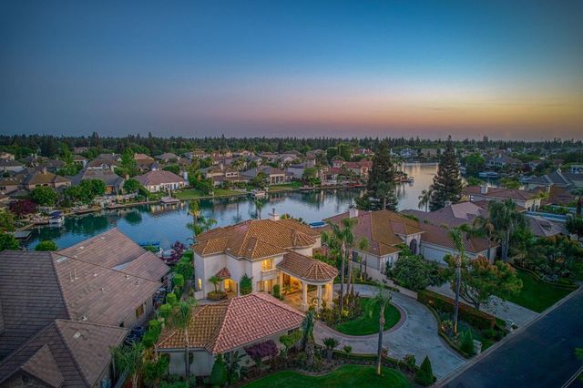 2589 W Lake Van Ness Circle, Fresno, CA 93711